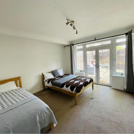 Up To 3 People, Room In A Share House With Private Garden Access Londra Exterior foto